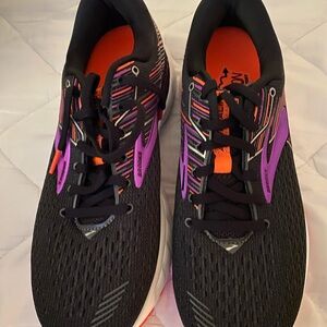 NWT Brooks  Adrenaline GTS 19 Black and Purple Women's running shoes